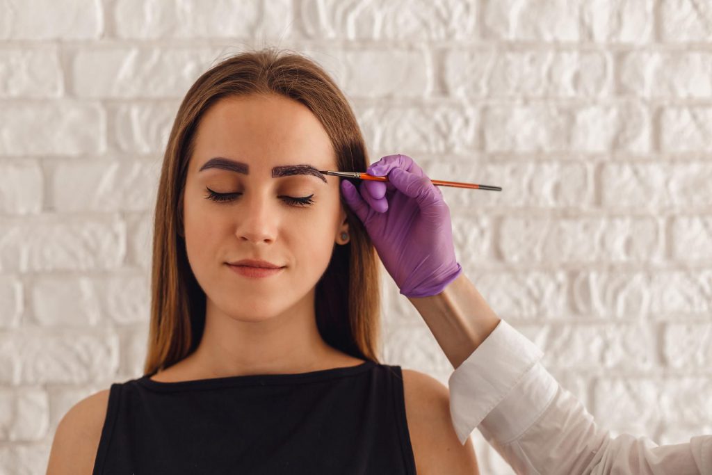 Cum poți șterge henna din sprâncene? Salvarea sprâncenelor după vopsirea eșuată cu henna